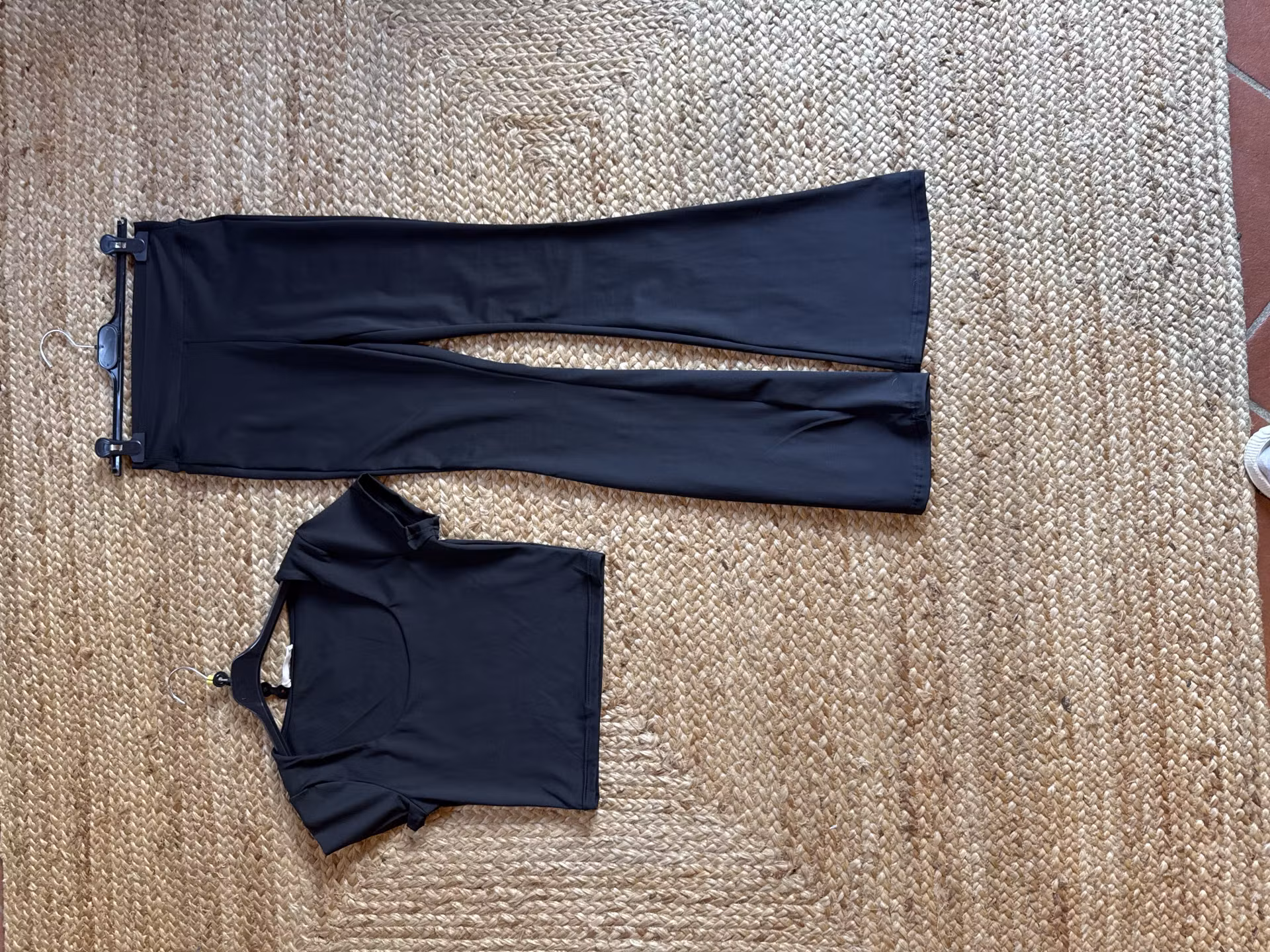 Dámsky dvojdielny set - nohavice zvonáče a crop top